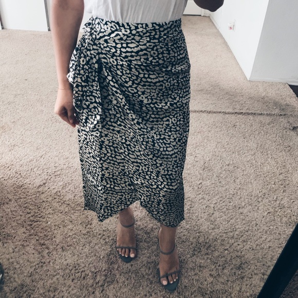 Fierce and chic midi leapord skirt New with tags - Picture 3 of 4